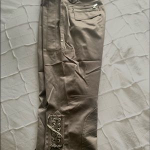 MARCIANO METALLIC CROP ANKLE PANTS SATIN EFFECT